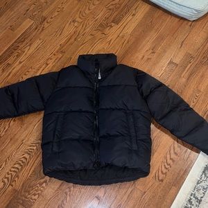 Men’s size large black puffer jacket. Only worn a few times.